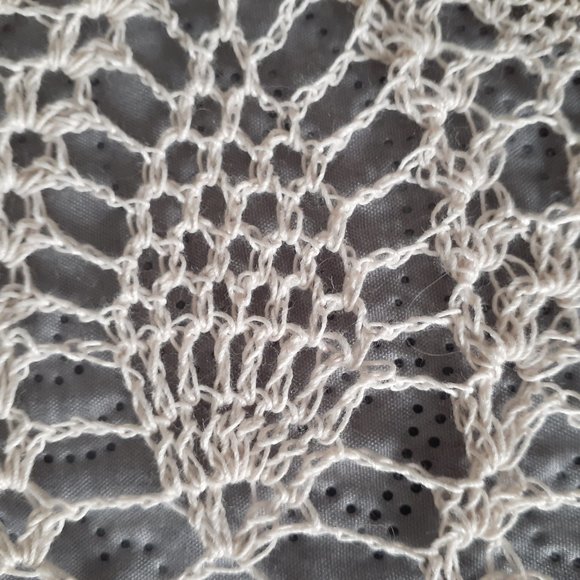 Light grey doily-handmade - Picture 5 of 9